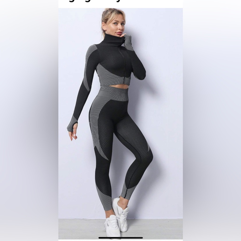 Chinese brand 2 piece-set Black/ White/Grey Crop Top & Legging - Size Small